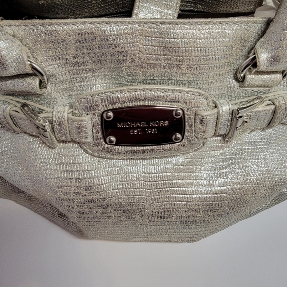 Michael Kors Embossed Metallic Hamilton - Picture 2 of 12